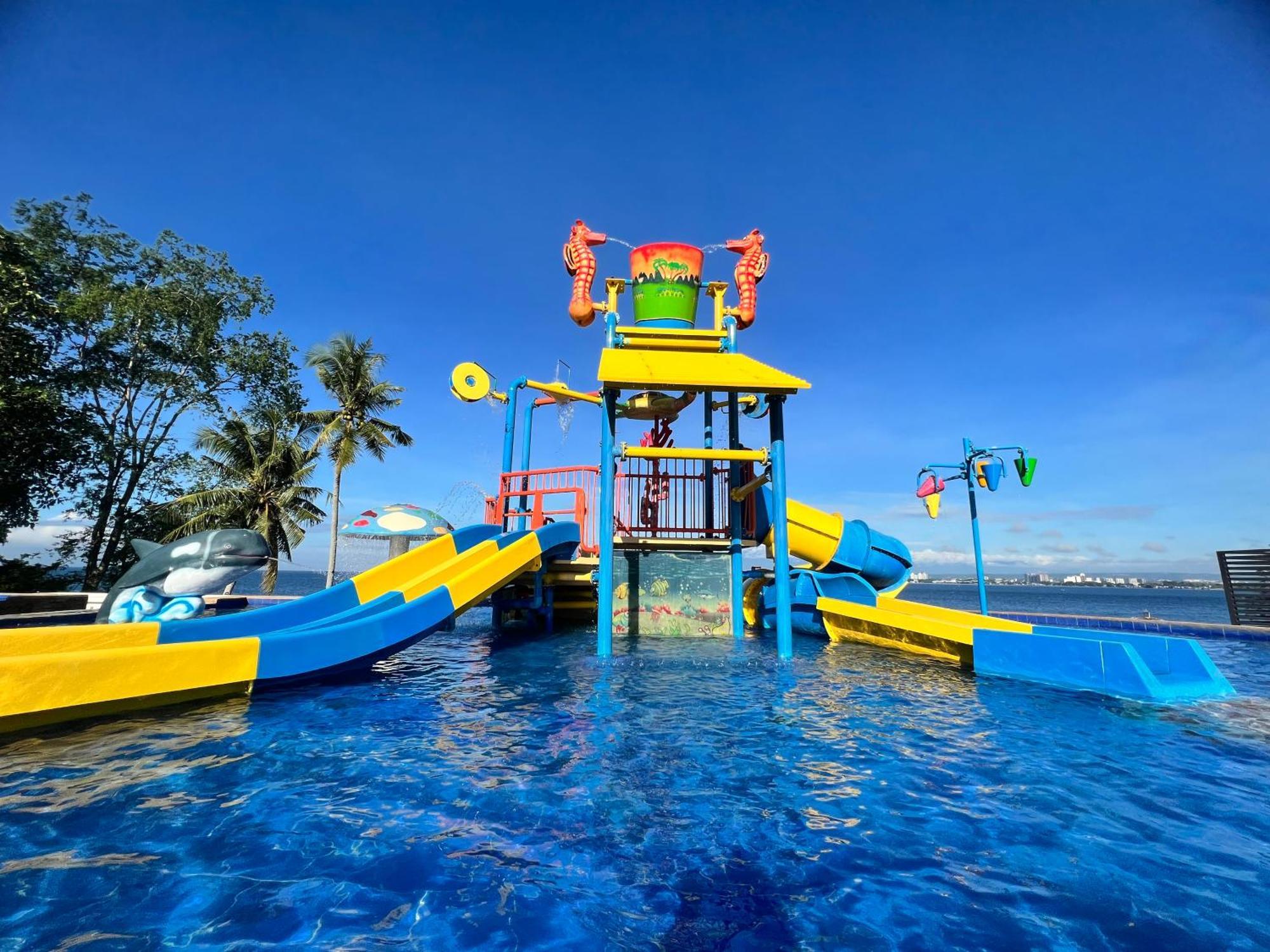 Crusoe Cabins Costa Azalea Samal Bagian luar foto