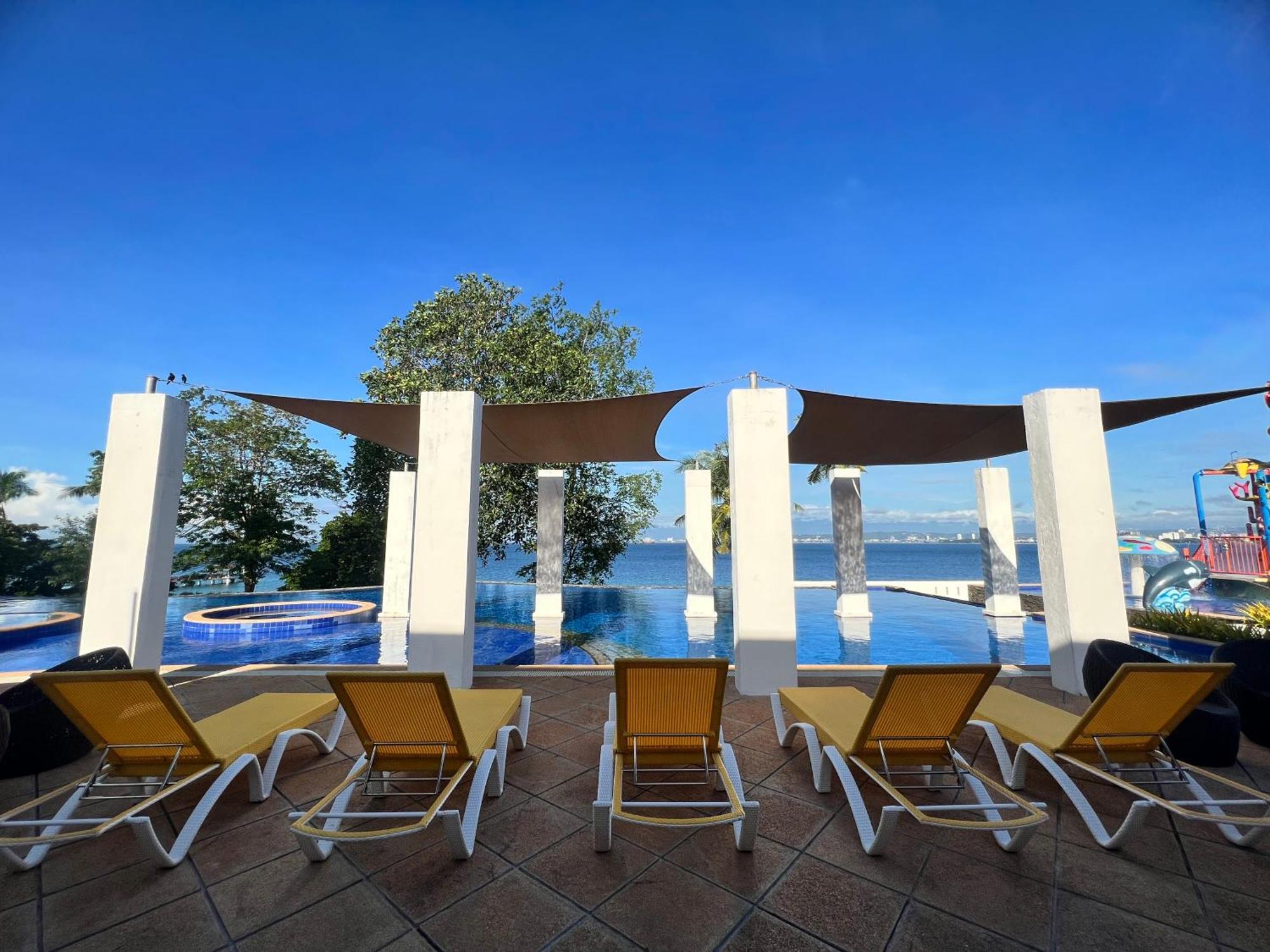 Crusoe Cabins Costa Azalea Samal Bagian luar foto