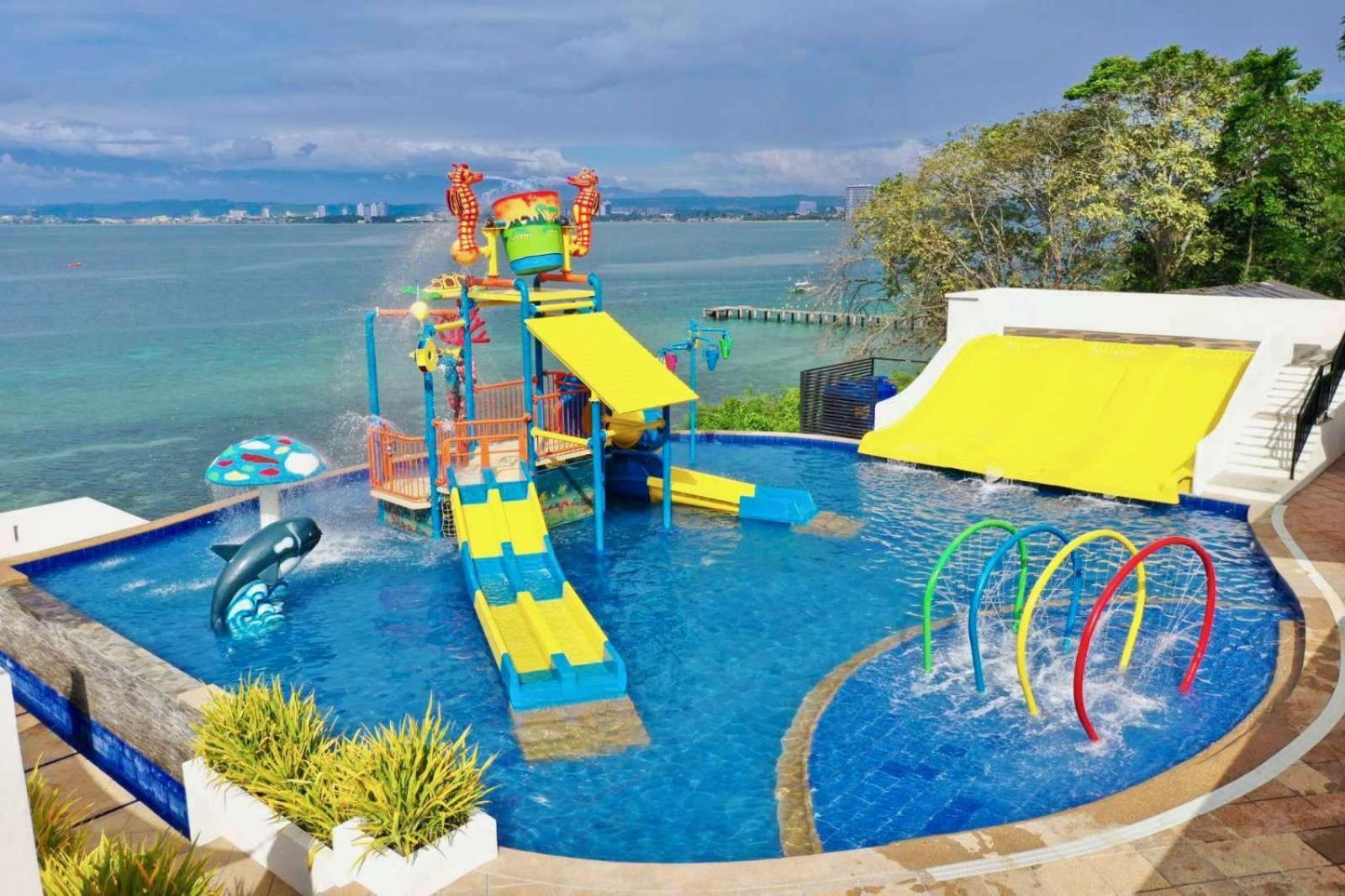 Crusoe Cabins Costa Azalea Samal Bagian luar foto